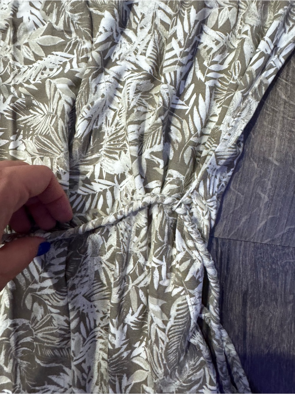 Chico's tan/gray/light green and White Sleeveless Leaf-Print Maxi Dress size 2 - Picture 5 of 7